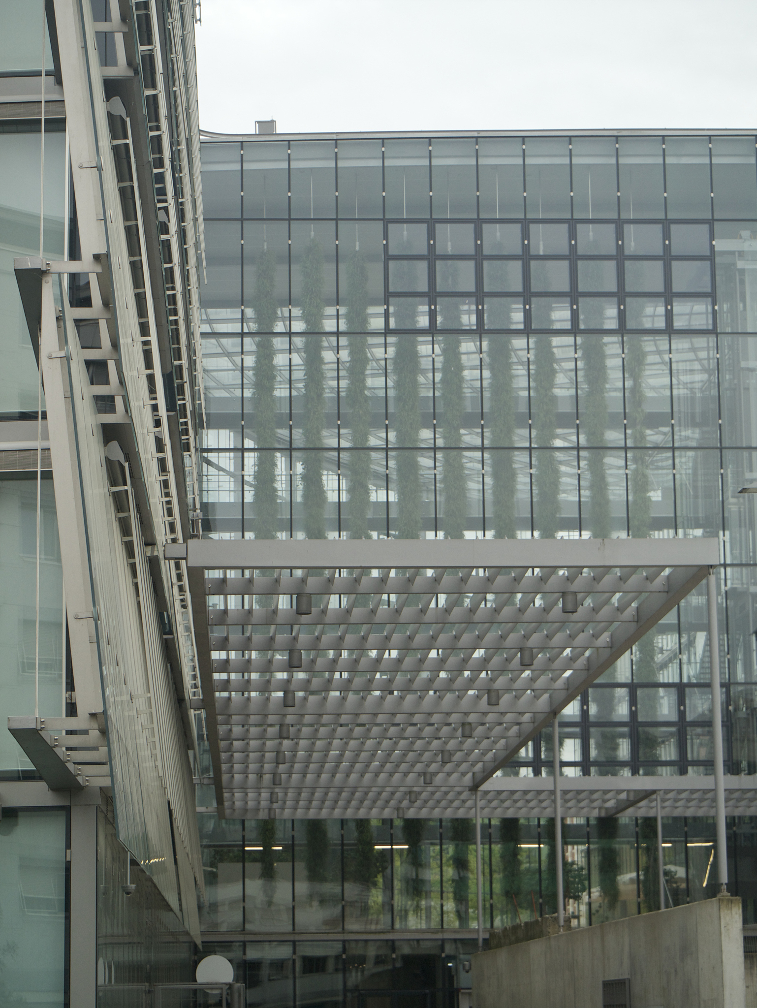 建筑雨棚：遮风挡雨，美化建筑 |  优质雨棚推荐