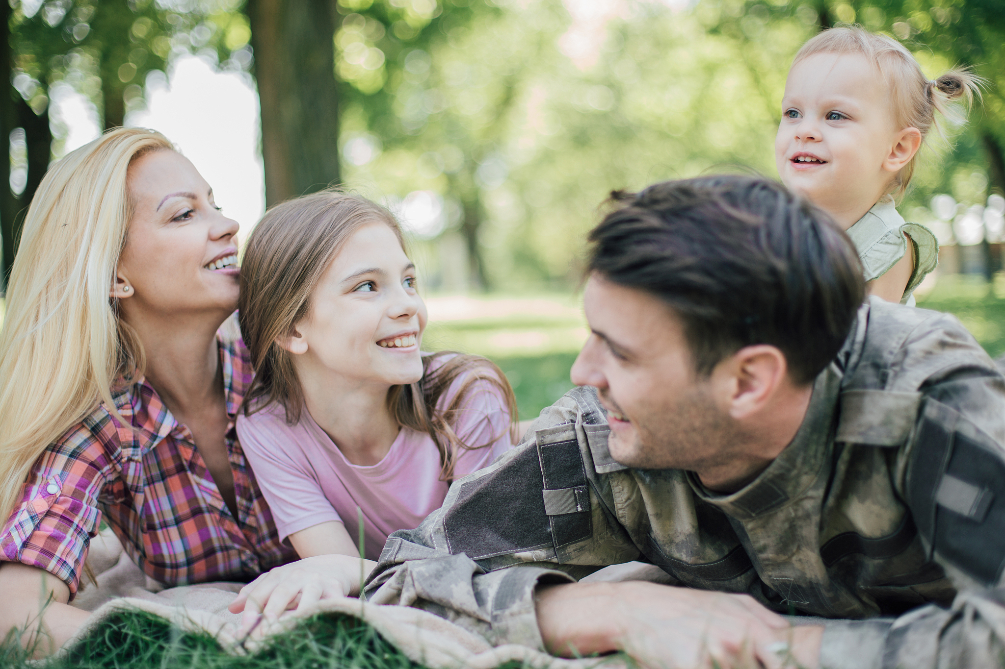 soldier having picnic with family at the park