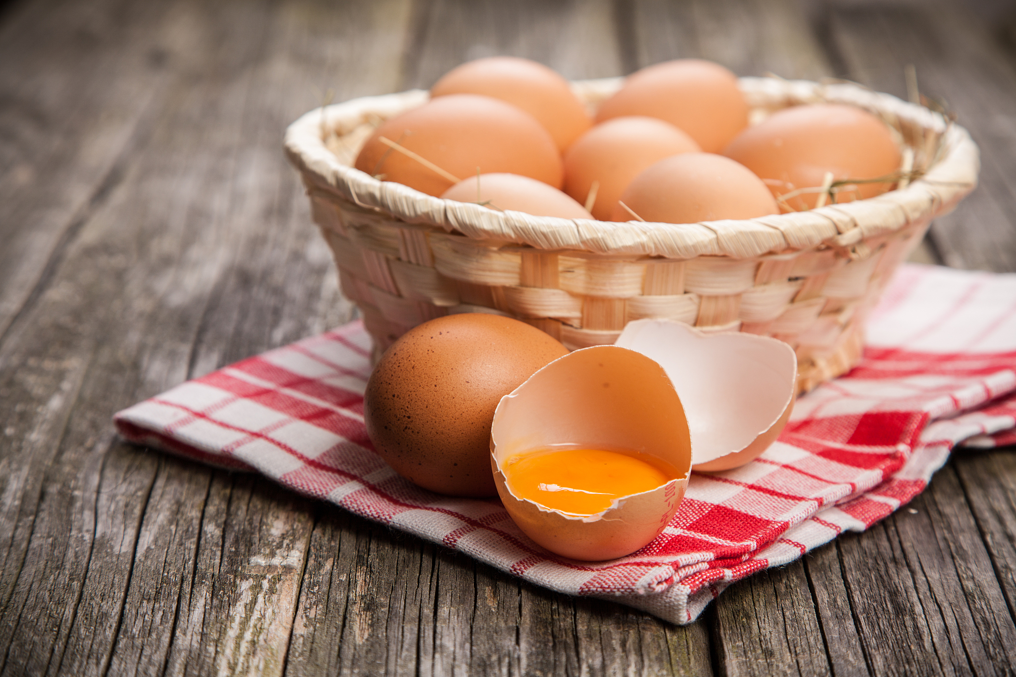fresh organic eggs