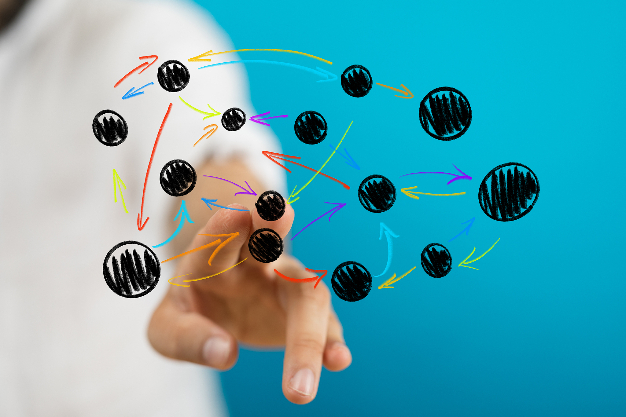 请列举10个受众群体消费能力强并且购买意愿强的冷门小众行业。