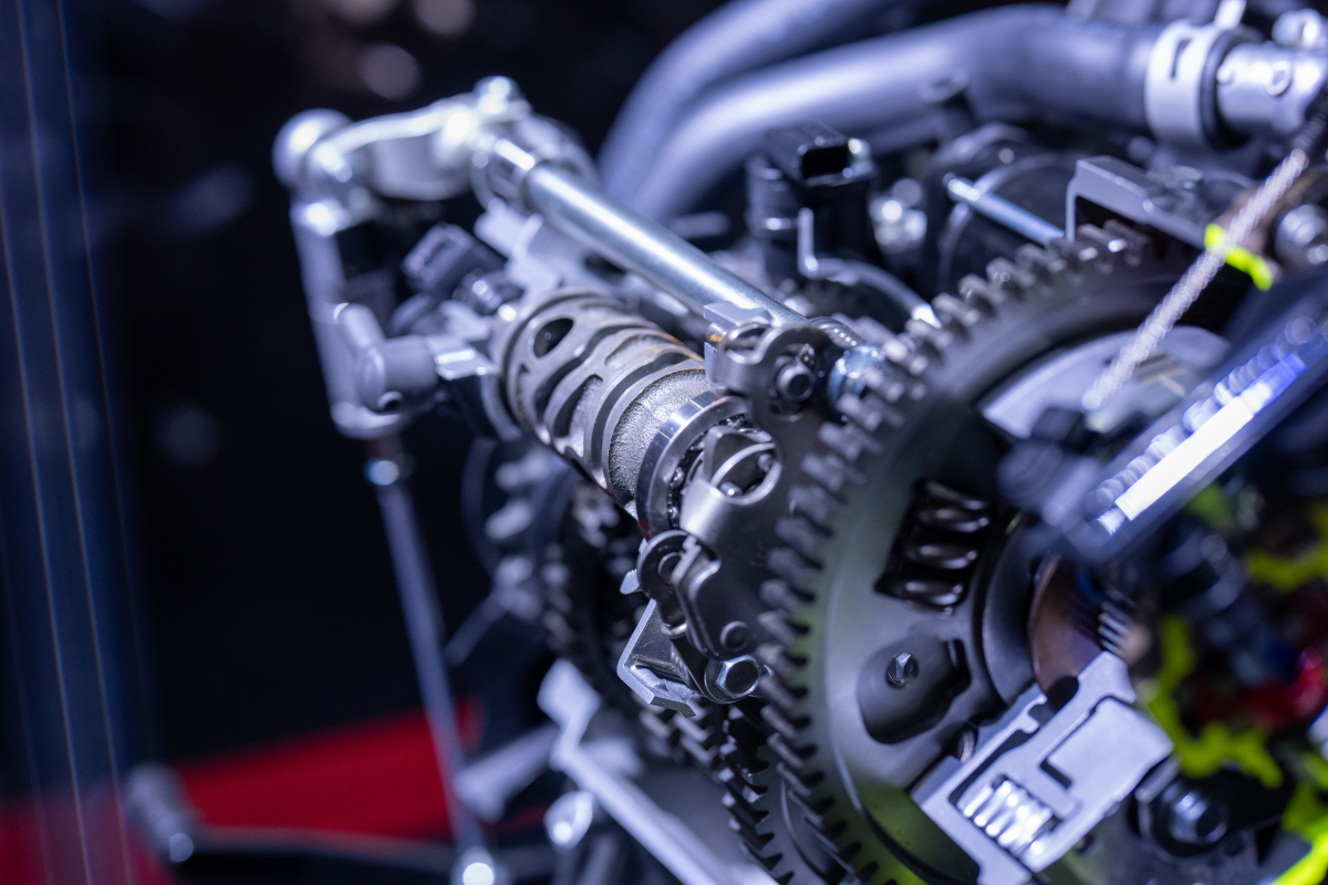 青山工业如何通过差异化竞争在传统 DCT 变速器市场成功防守反击？