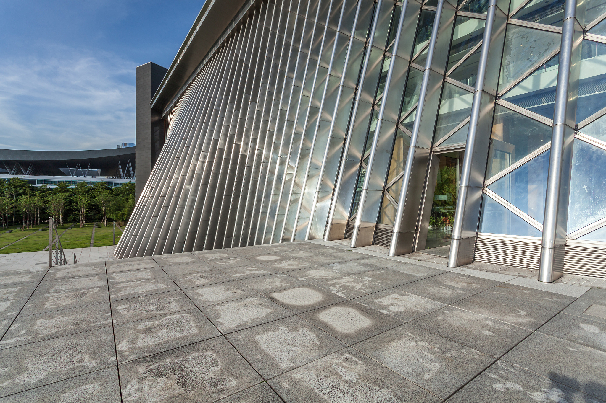 为论文深圳市图书馆服务研究写一篇研究展望写成一段话格式不少于100字。