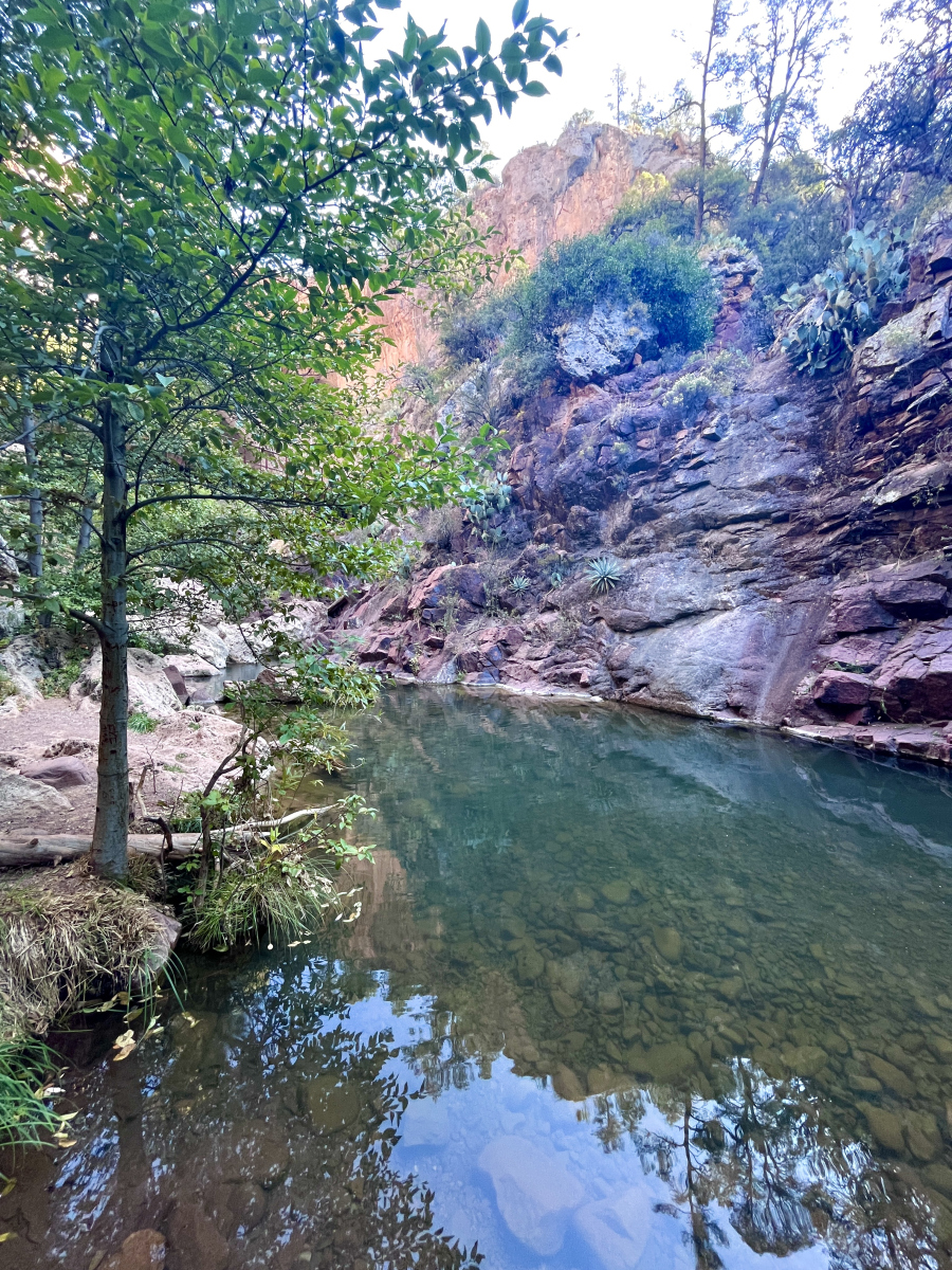 这里,山峦叠嶂,溪水潺潺,每一处风景都充满了诗意和远方