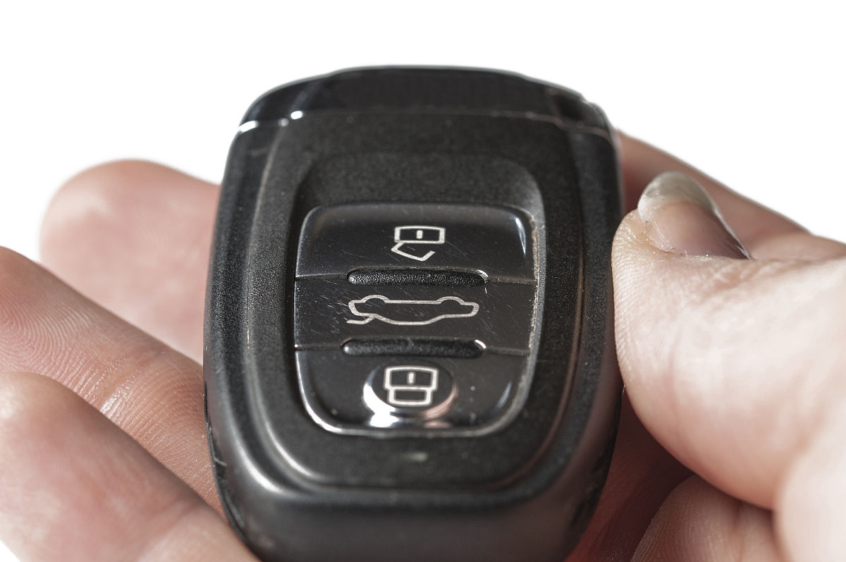 斯巴鲁森林人2018款钥匙电池更换没有小孔 200字