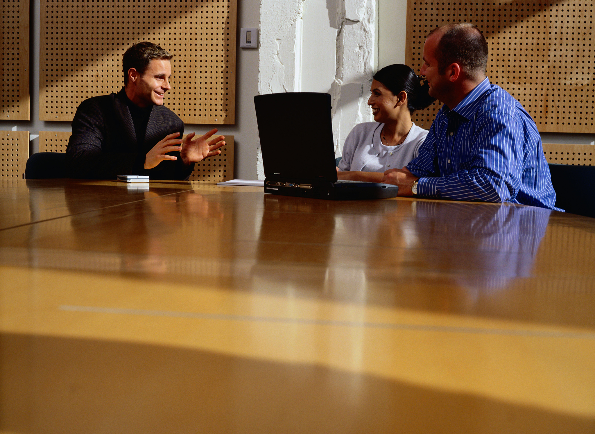 専門会議とは？役割や開催方法、成功させるポイントを解説