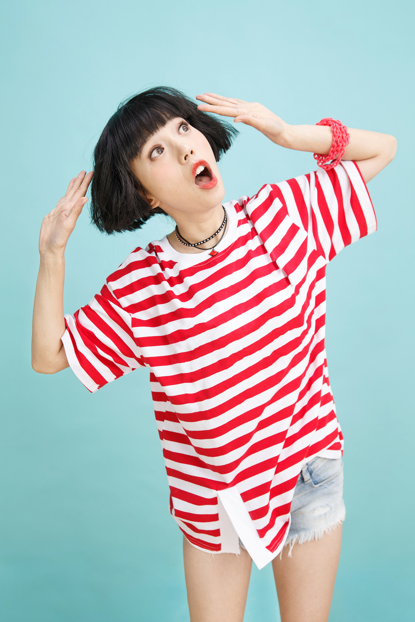 年轻女人震惊的表情