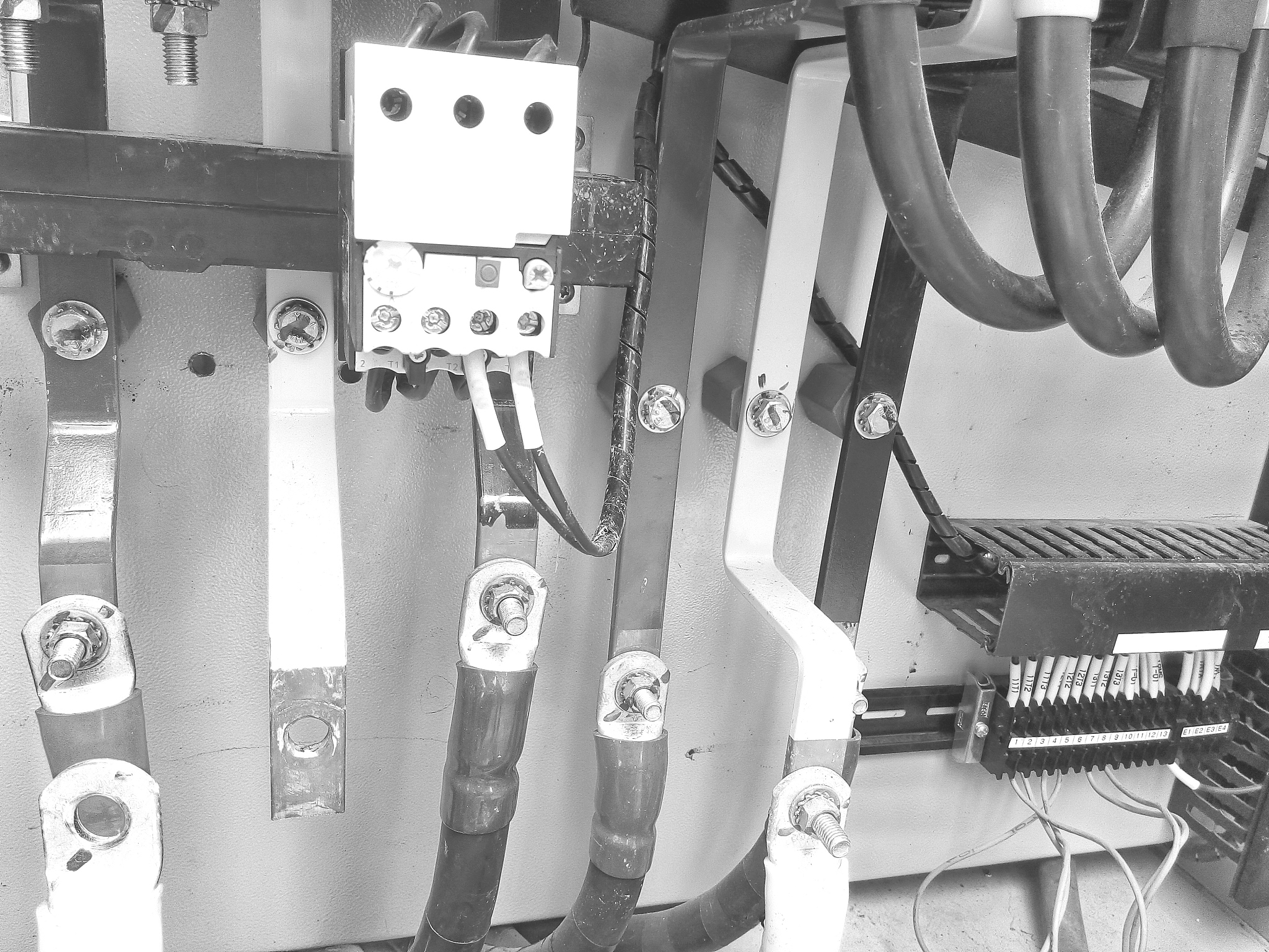 配电箱回路标识怎么看帮我用200字详细描述