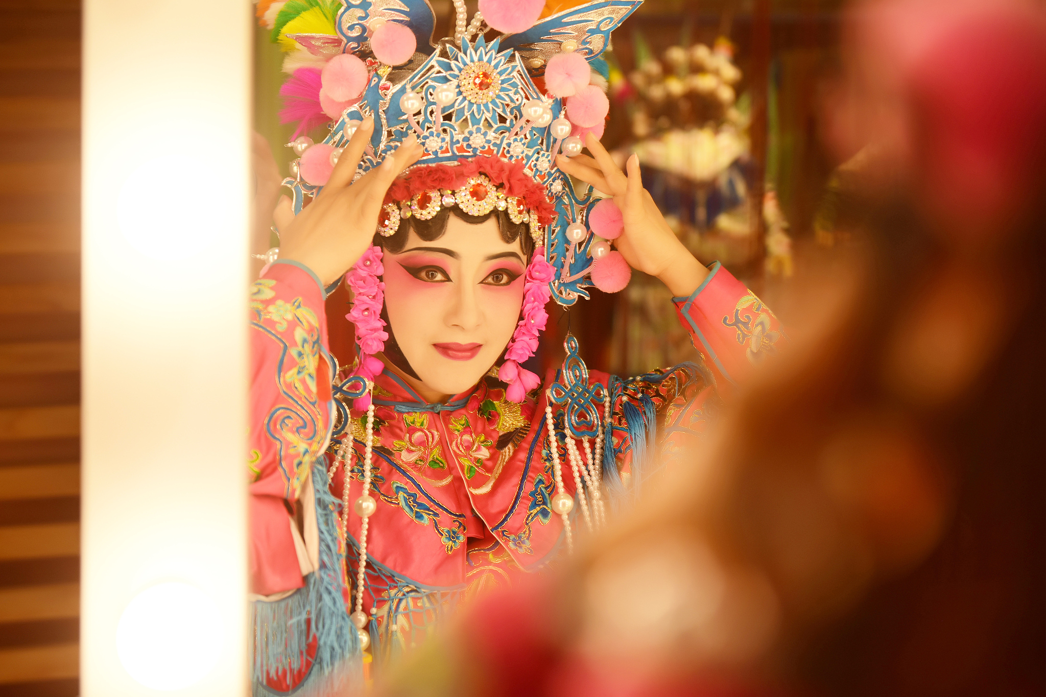 one chinese opera actress in make