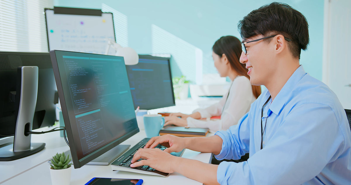 在贵阳计算机学校学JavaScript好找工作吗？