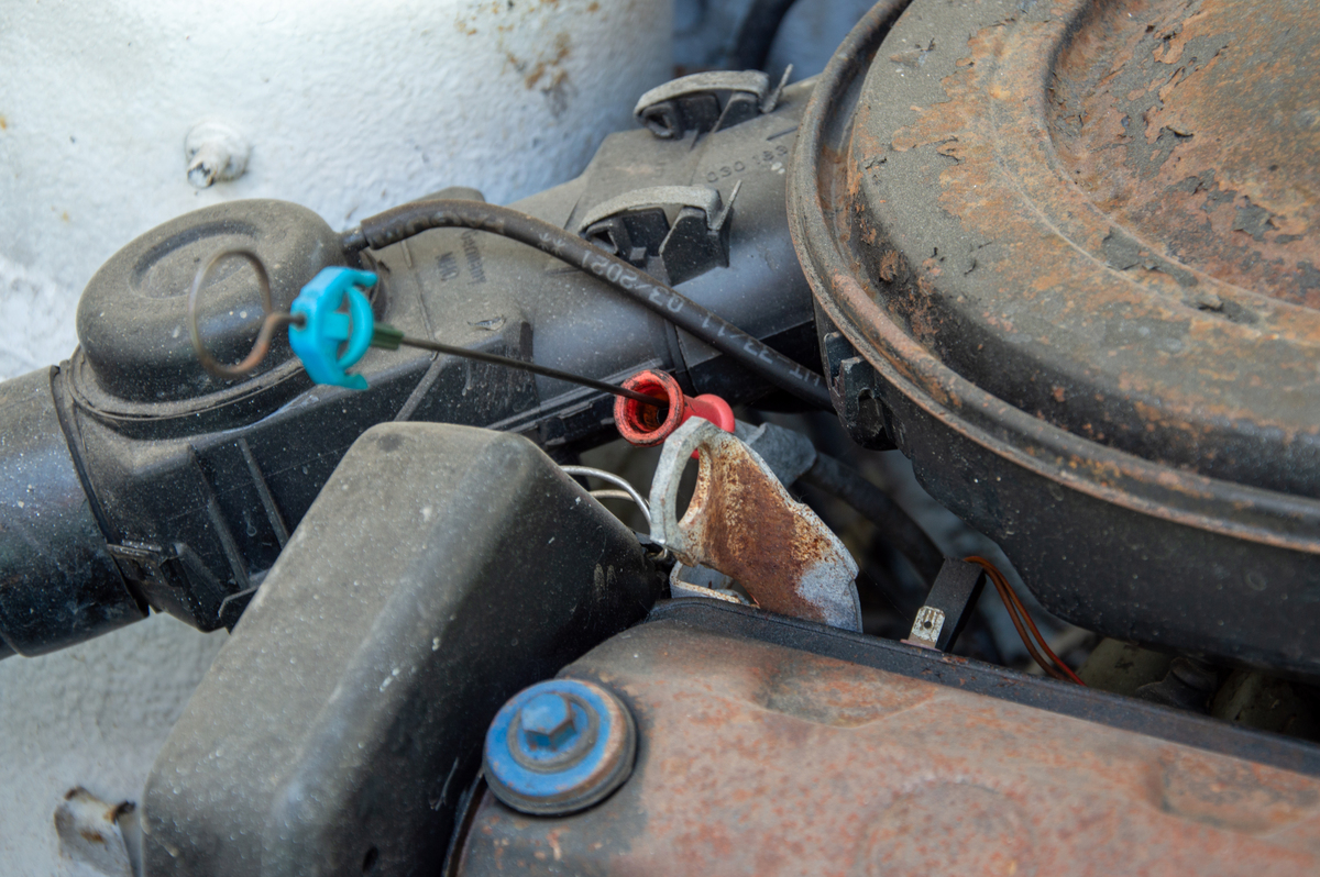 汽油发动机熄火开关线冒烟：短路原因及解决方法