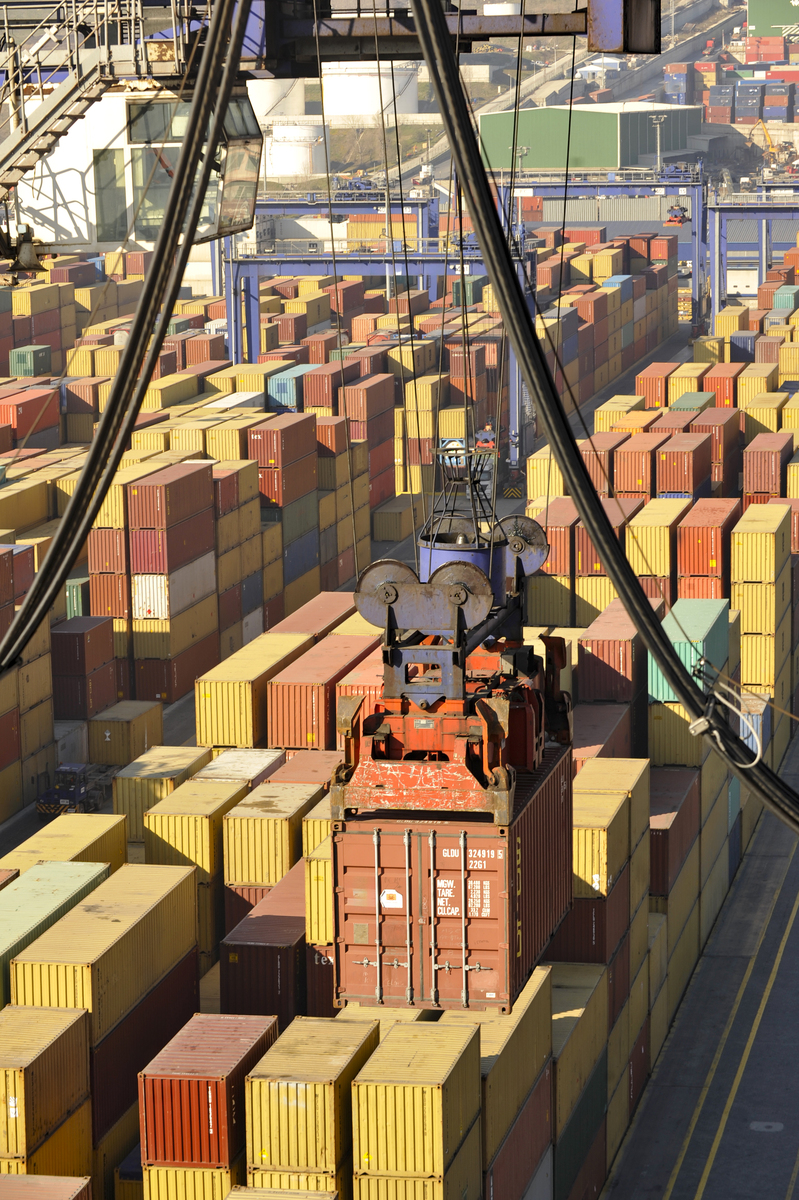 Who Pays Port Storage Charges? We'll Check with the Shipper