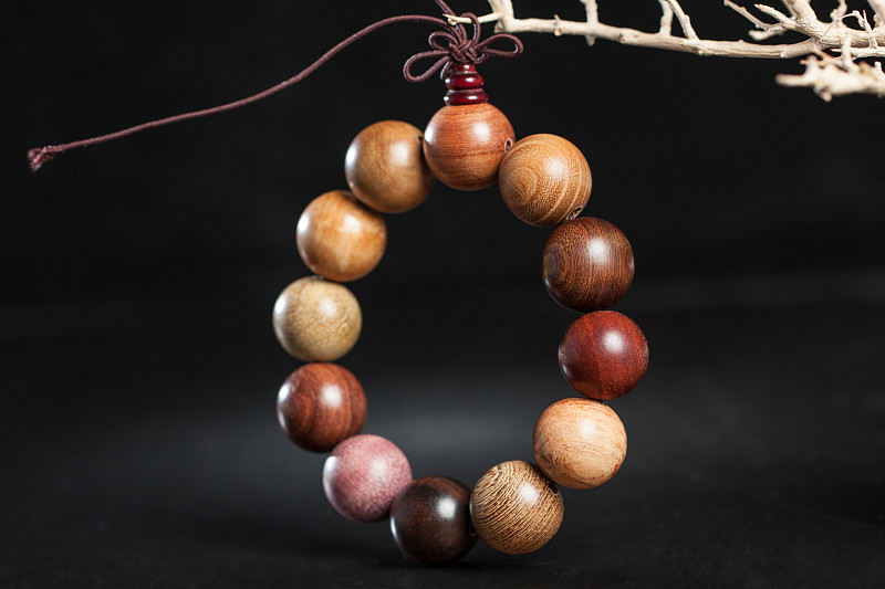 如何防止木头珠子发黑？简单易行的保养技巧