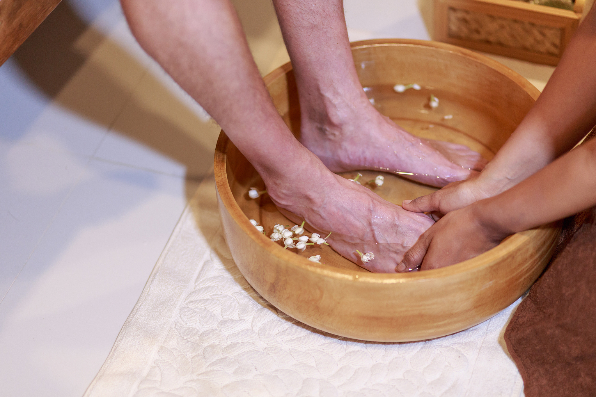 脚寒是万恶之源？如何用简单方法解决下肢寒湿？