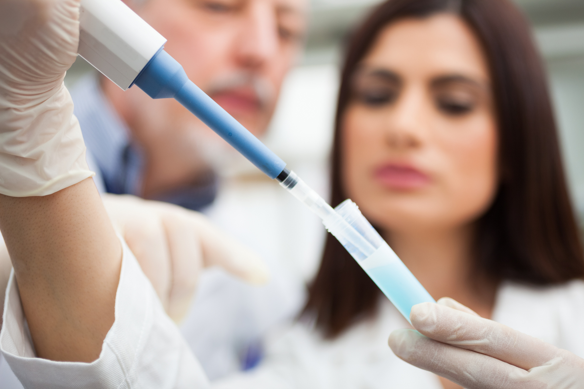 我需要你作为一名SEO帮助我把对应的关键词变为包含多个需求且吸引人的SEO长标题但要注意长标题不可以是疑问句以下是内容：试管促排卵对女性伤害有多大