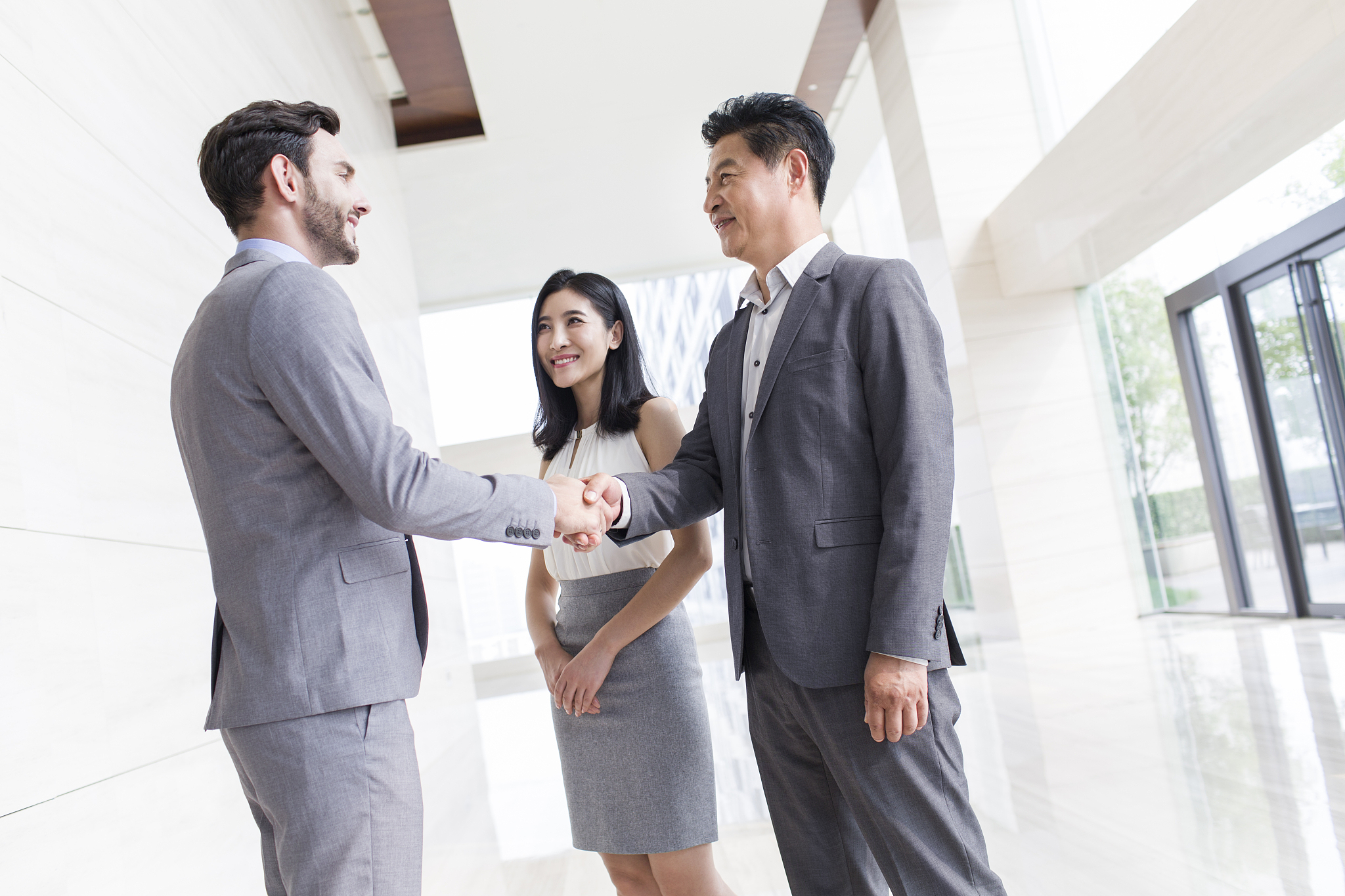如何礼貌地打搅别人而不失礼仪