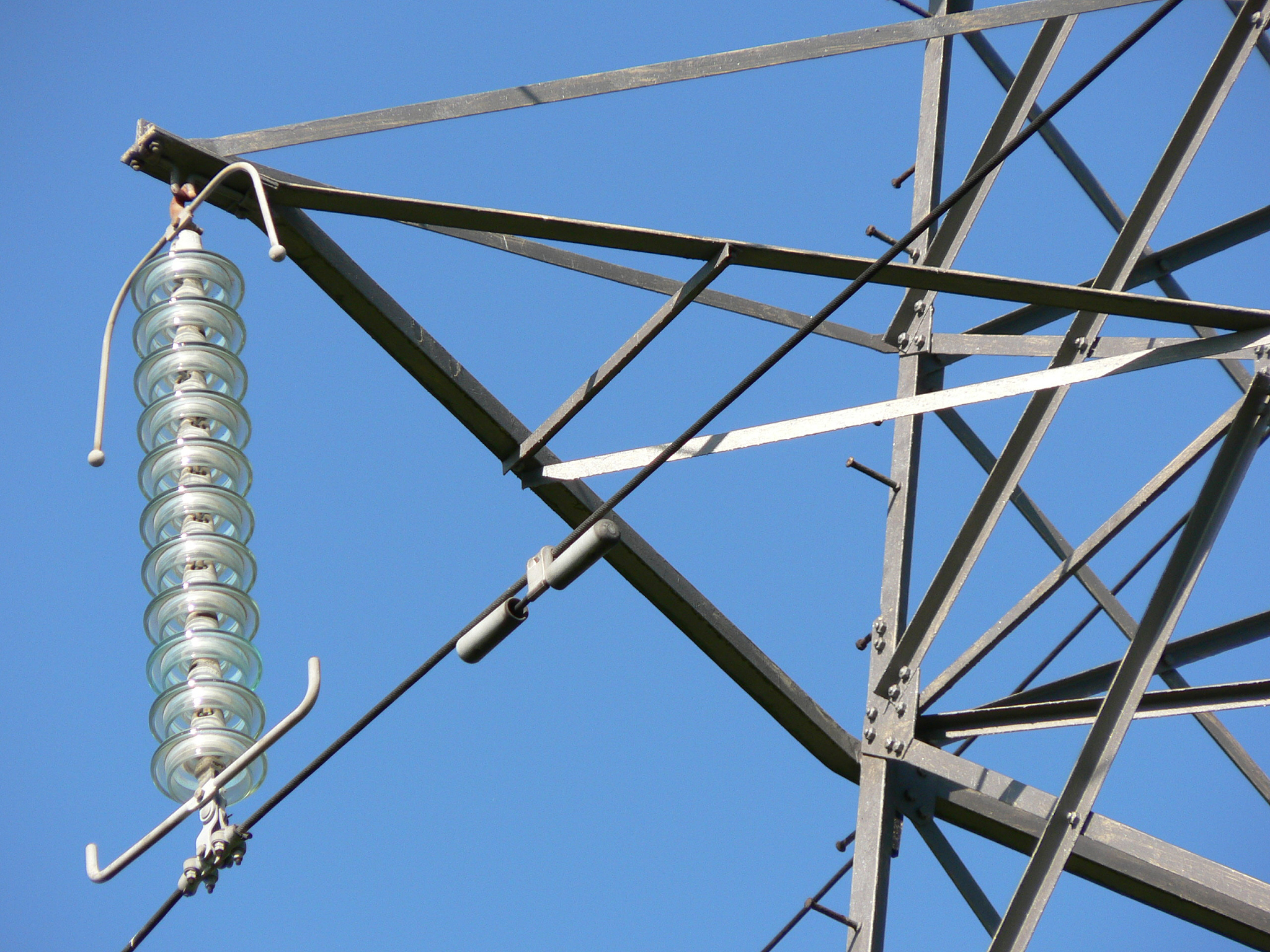 绝缘子串种类及特点：玻璃钢、瓷、复合、聚合物