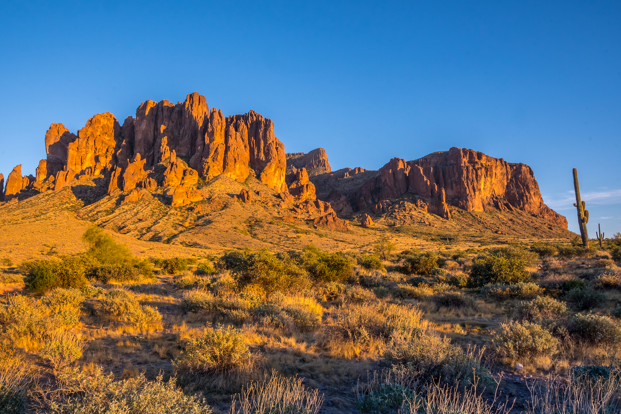 superstition mountains in lost dutchman sp, arizona