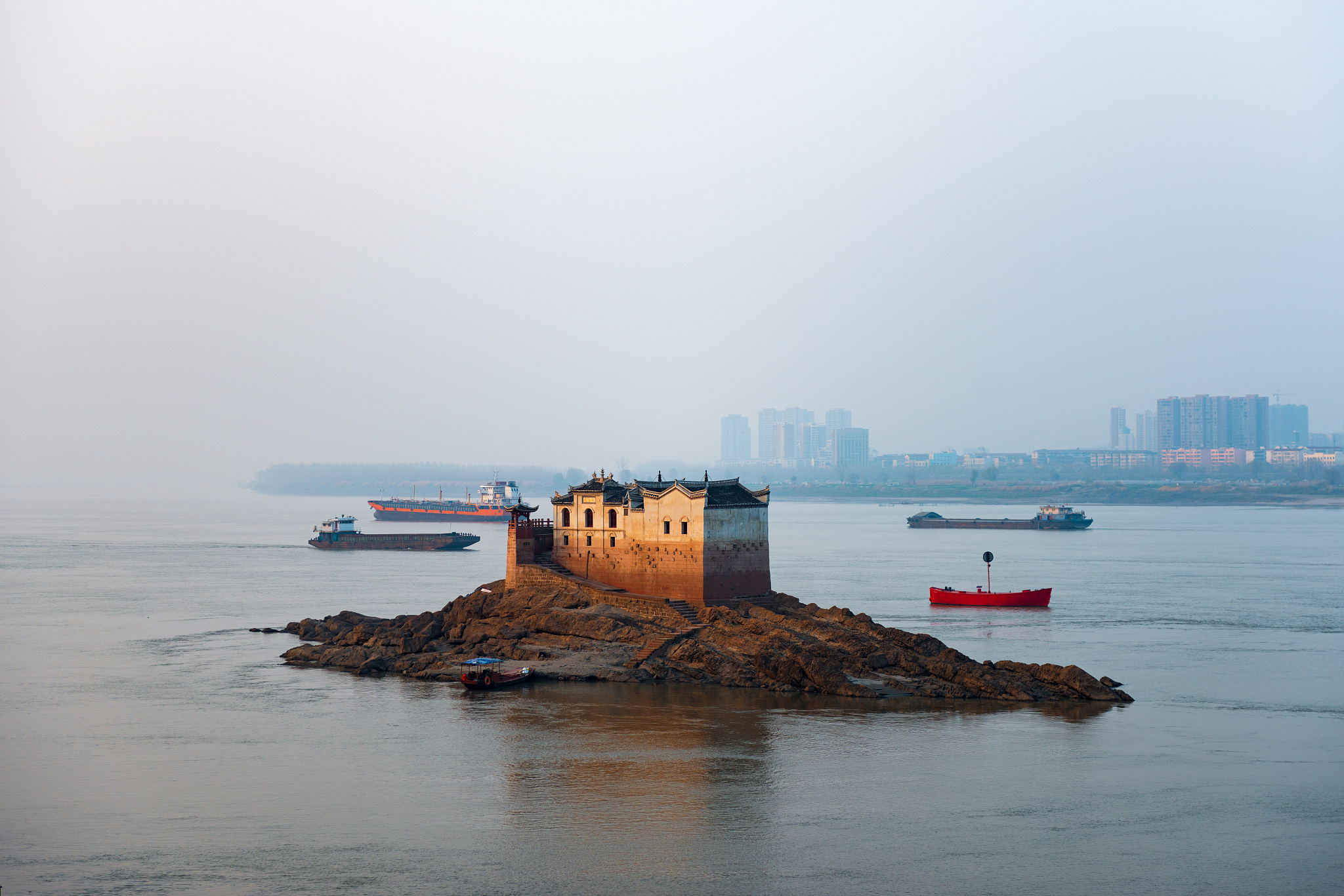 鄂州中专招生专业：机械制造、电子信息、计算机、旅游管理等热门专业