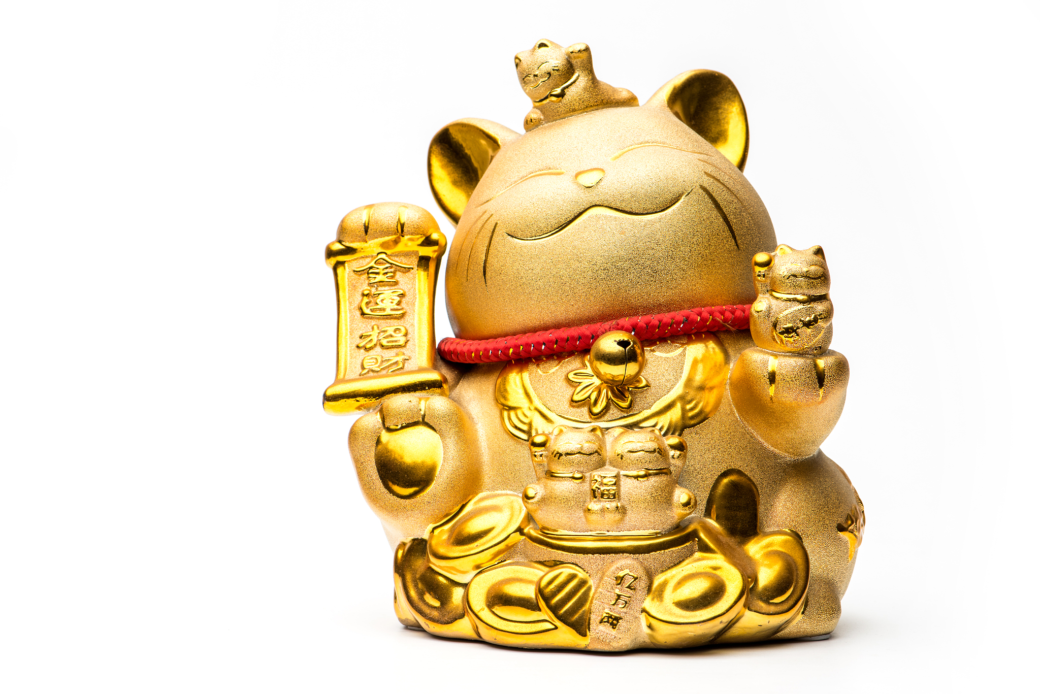 我正在做猫的形象想把招财和御守的概念结合什么动作比较符合？