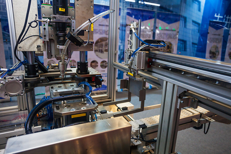 烟包自动码垛设备技术研究：算法、传感器、控制、机械结构、安全与自动化