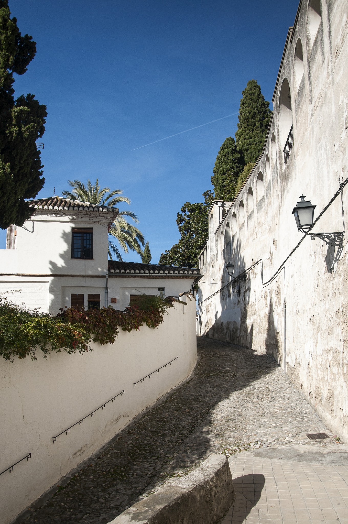alley in albaicin