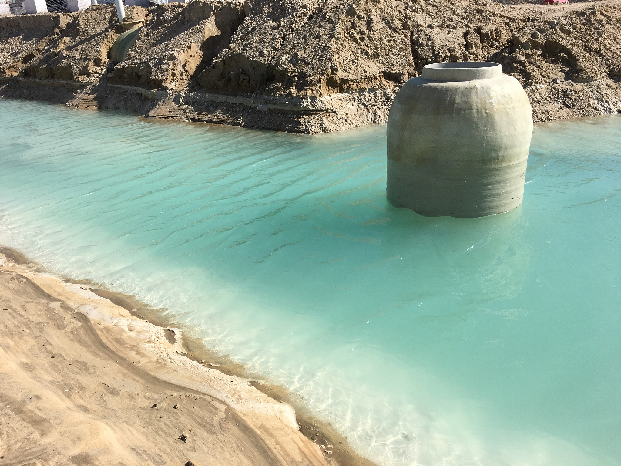 我：Whats your job朋友：Im self employed building custom pieces atm but may go to a project building an Underwater Salt Wedge in Plaquamine Parish with a friend in the near future The oceans Salt water has