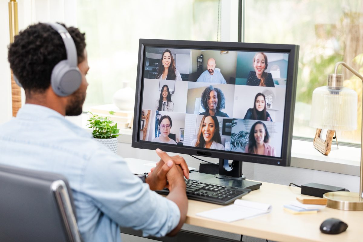 在线教育与虚拟教室：计算机应用技术引领课堂革命