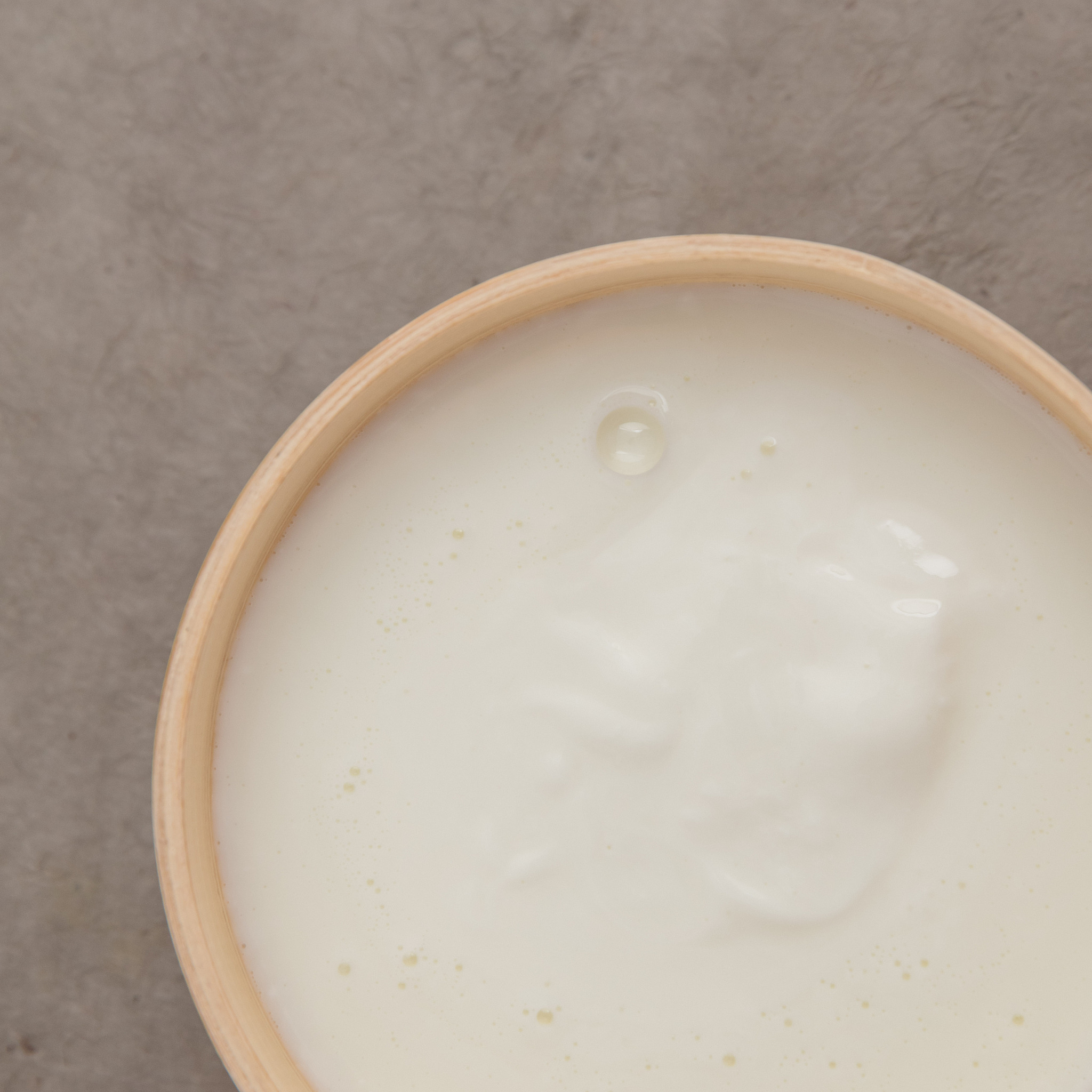 酸奶盖子上的秘密：更浓稠的口感，更鲜美的味道