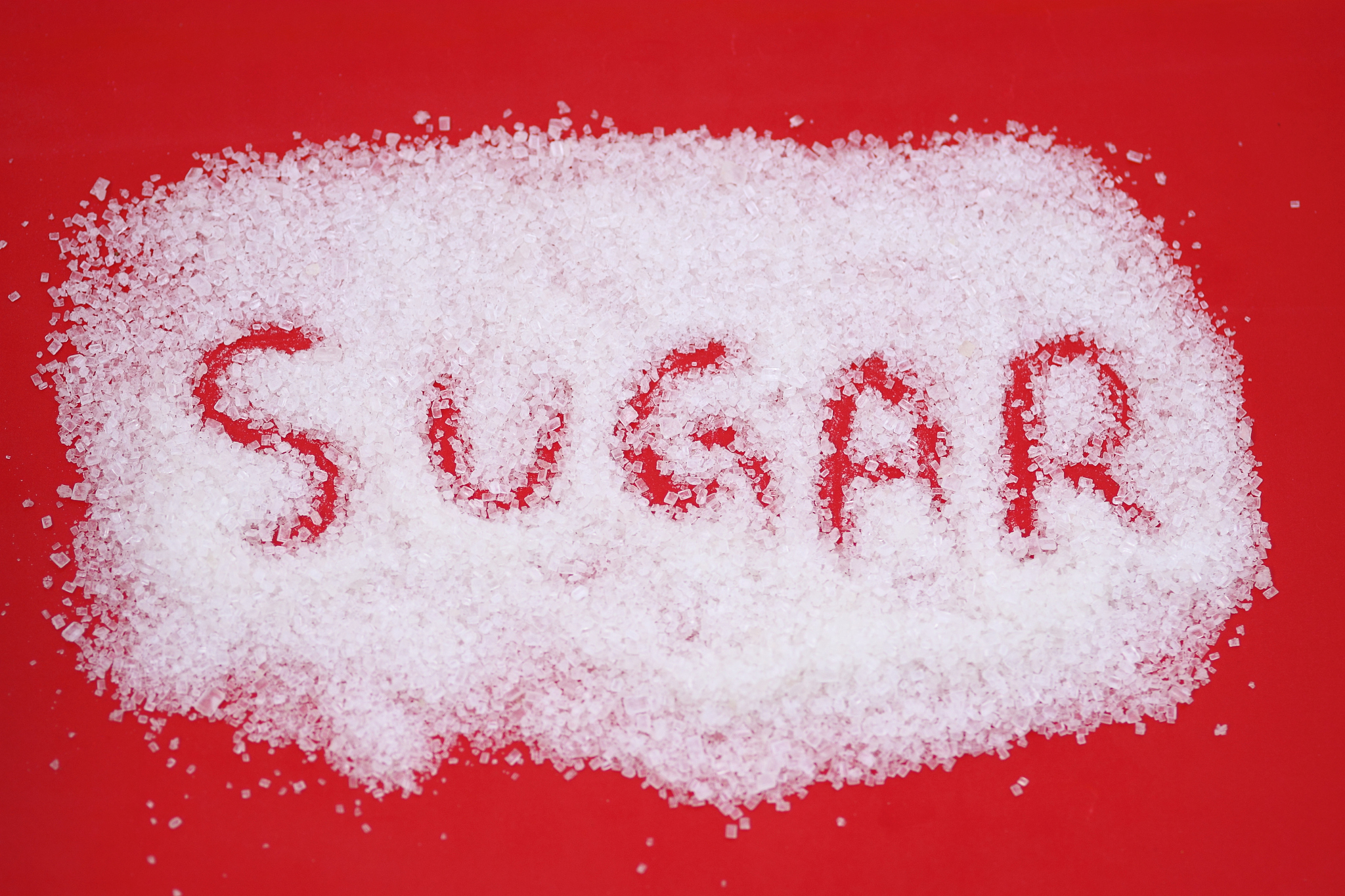 请用不同的词语写后边这一段话，过滤粉末，收集过滤后的粉末混合均匀后装入聚乙烯塑料袋中备用，同时做好编号和重量记录。