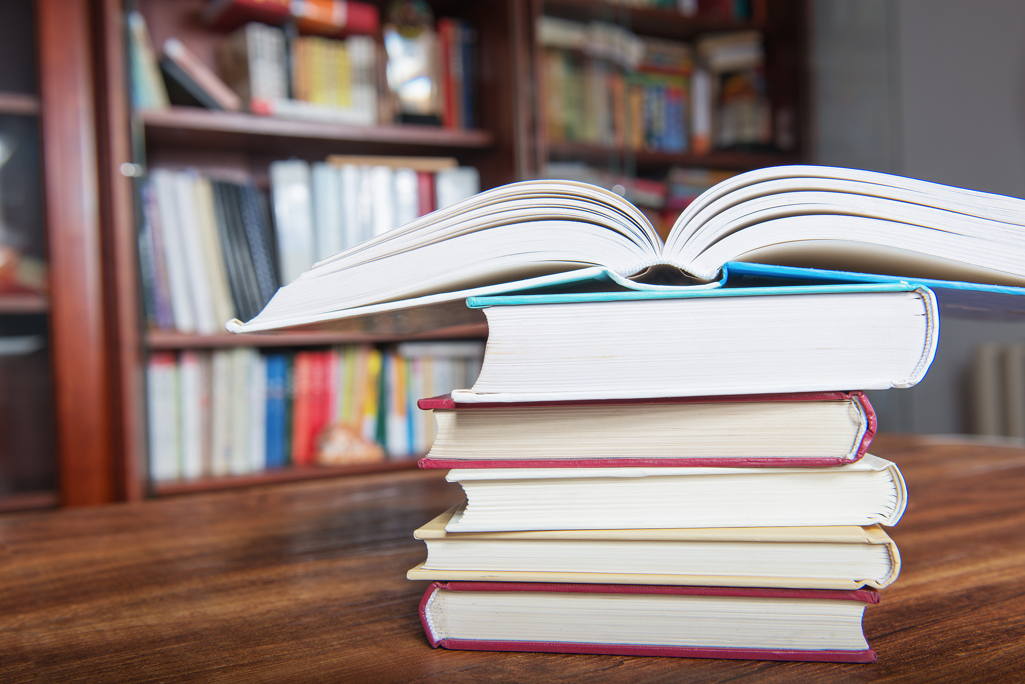 一年大约要读多少本书什么样的书