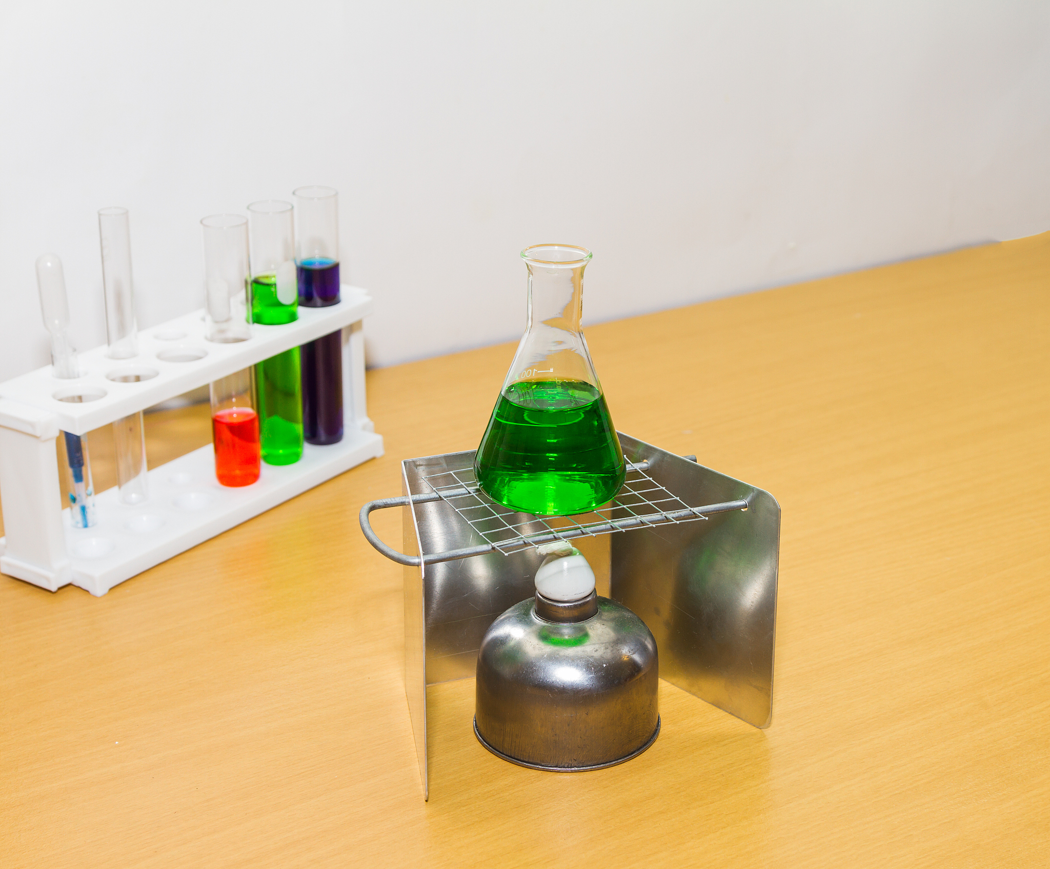 创新导电性实验：方法、材料和应用