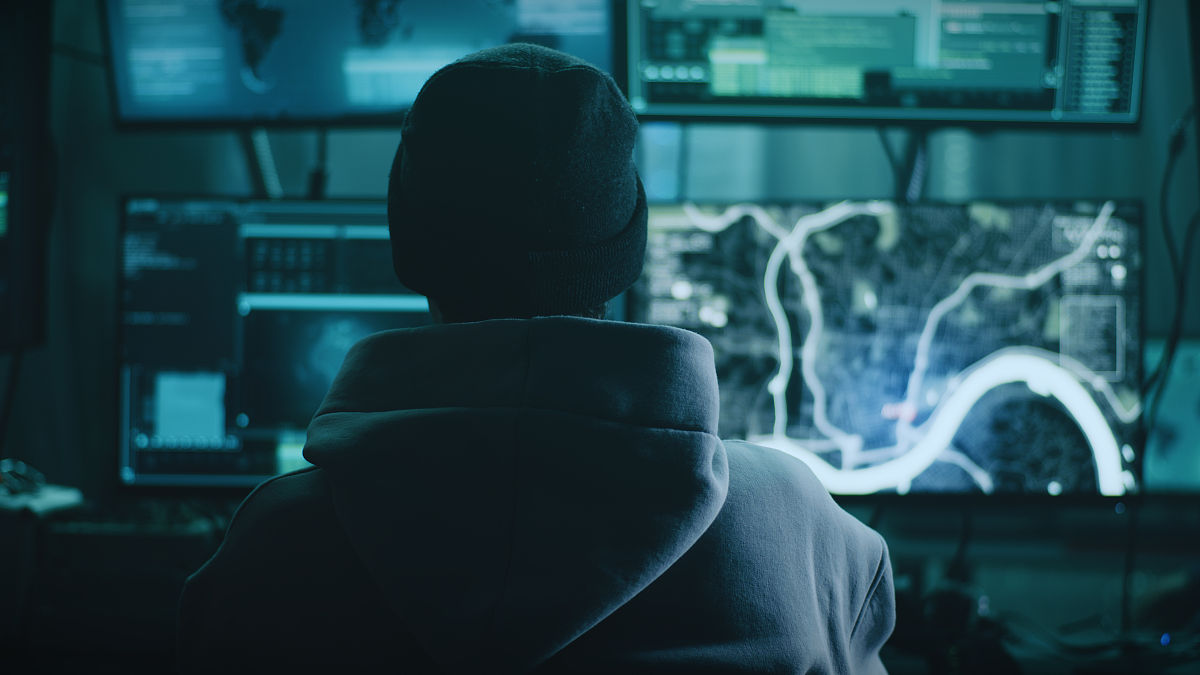 电影《人工智能》蒙太奇手法解析：时间错位与场景联系