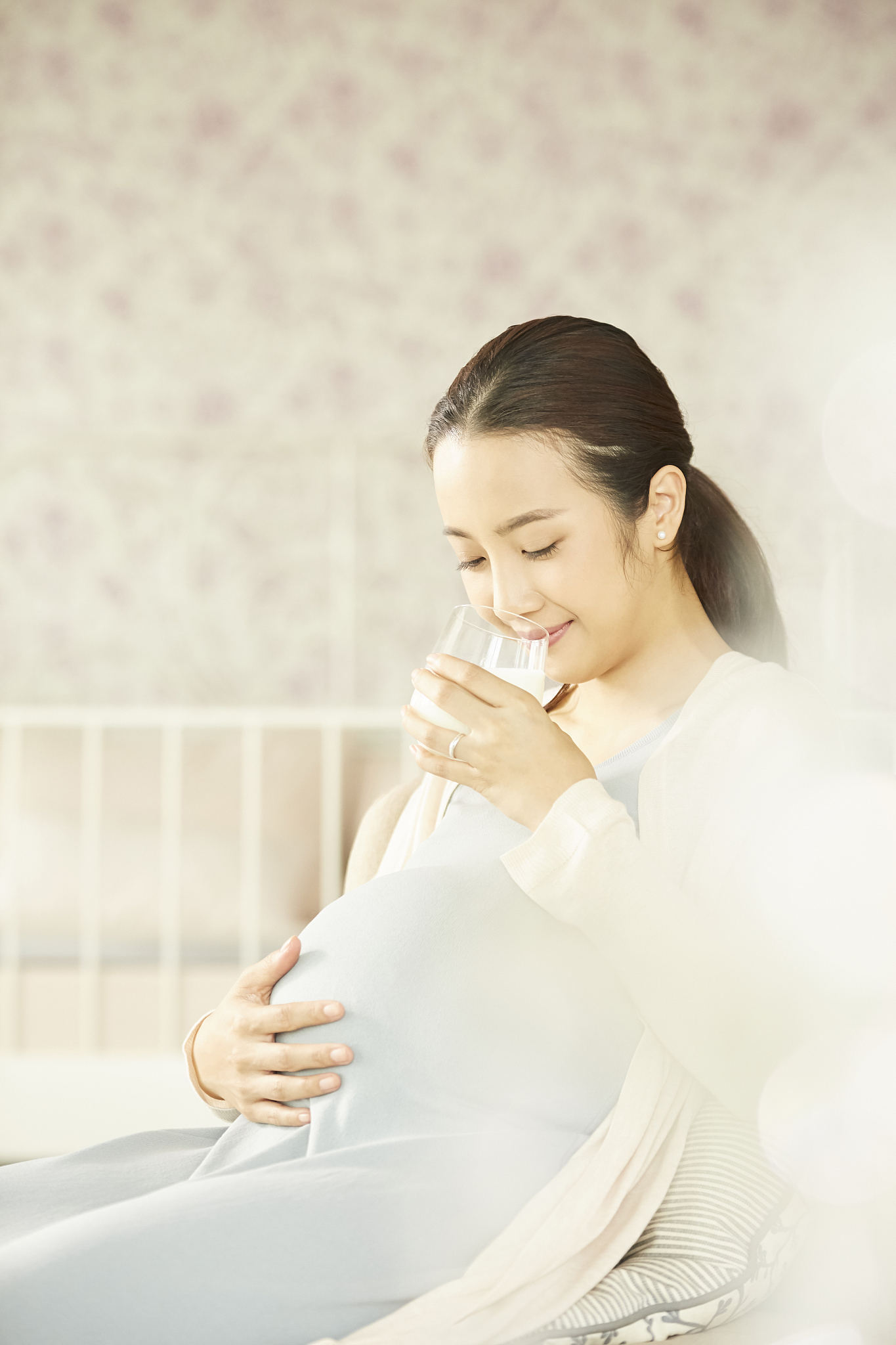 女性,<strong>怀孕</strong>,怀孕的,牛奶,母亲,泰国人,日本人,30多岁,20多岁,幼儿