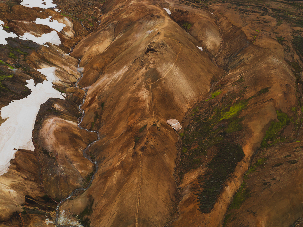 阴山南坡叠瓦状洪积扇形成过程解析：地质构造、气候与水文影响