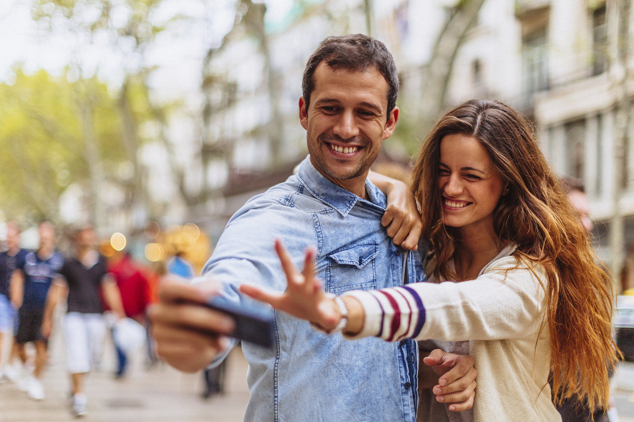 男朋友不回信息怎么办？如何判断他是否爱你？