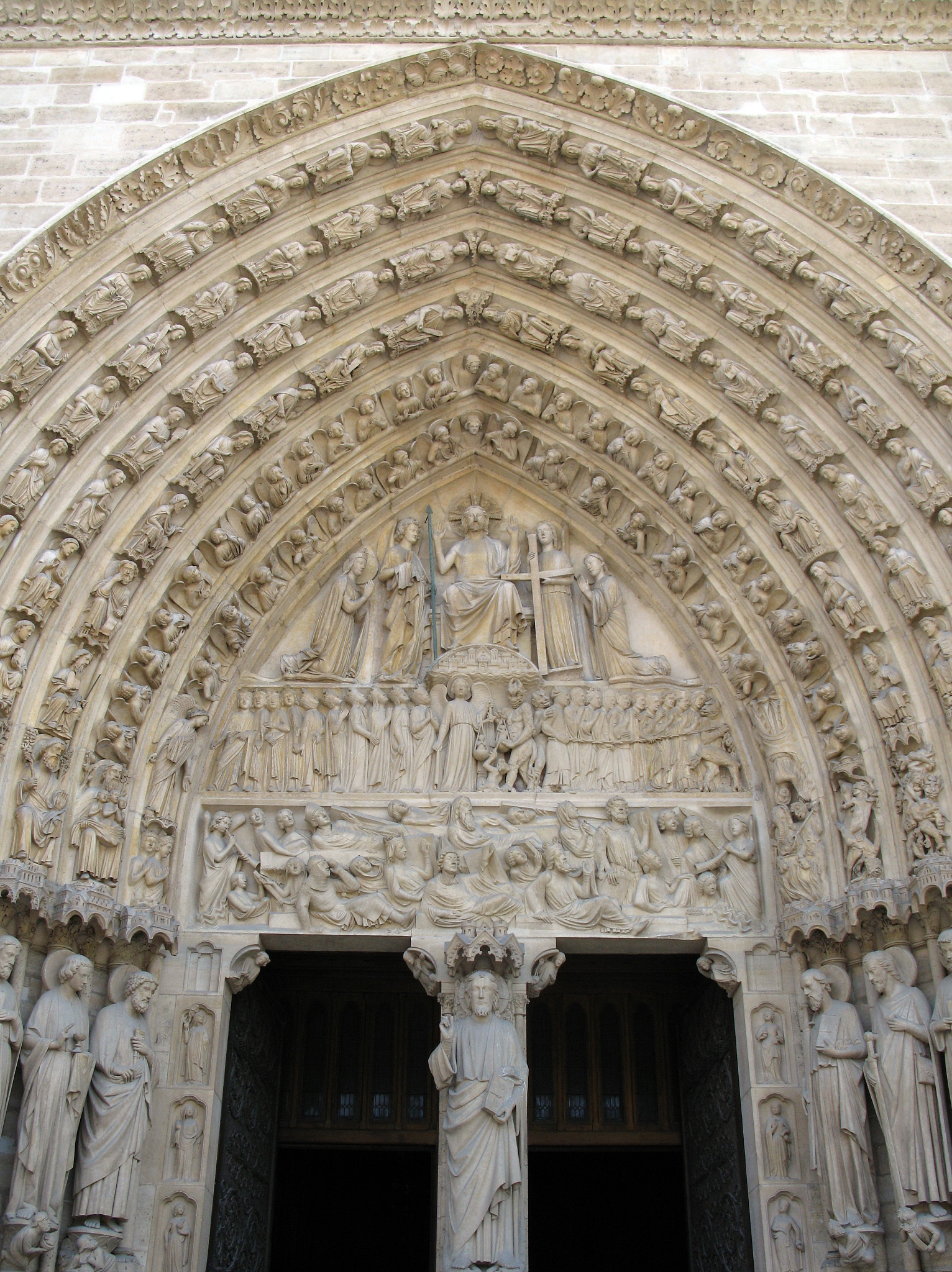 论对照原则在巴黎圣母院的应用