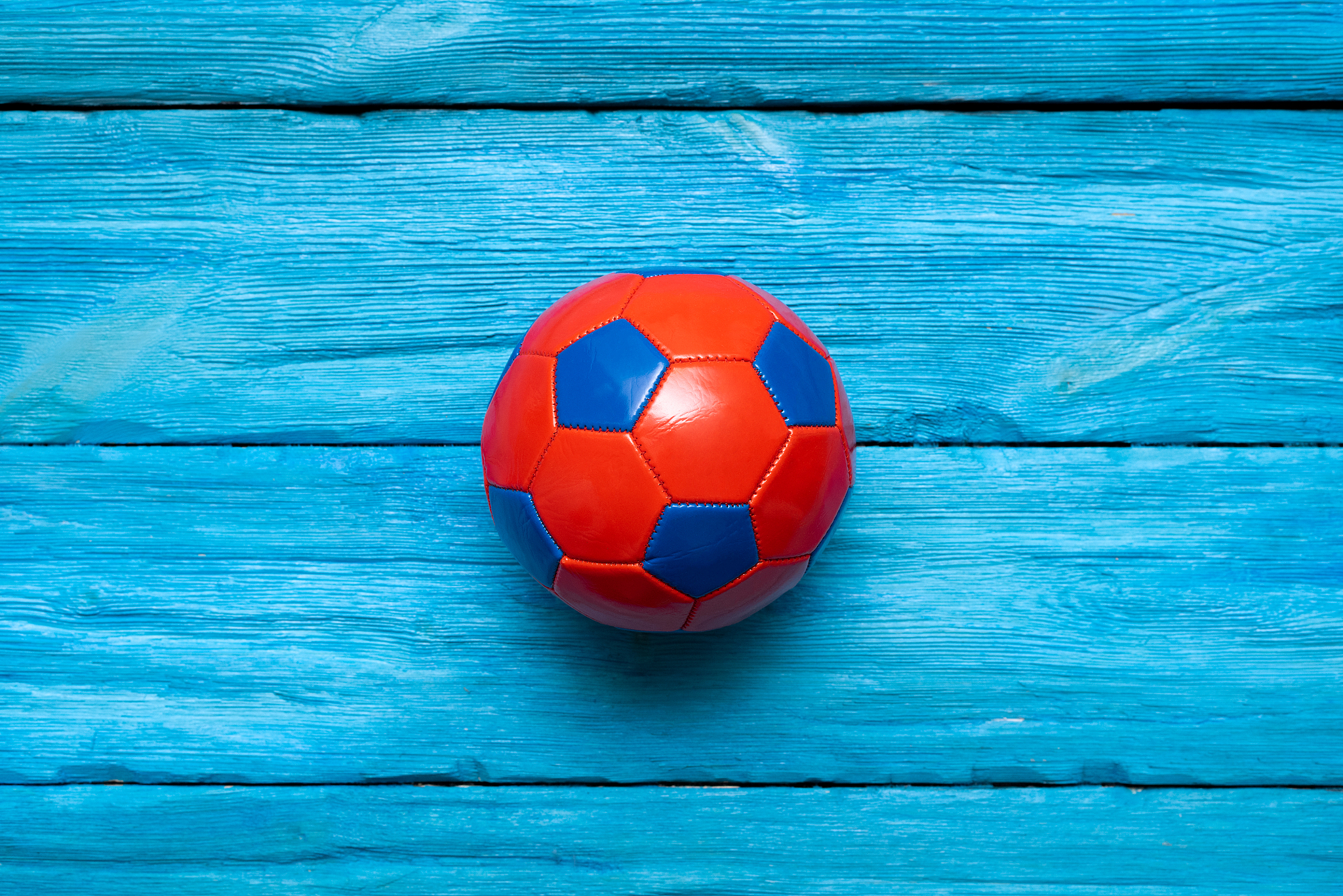 帮我写一个合适5岁小孩子适合玩的足球游戏规则