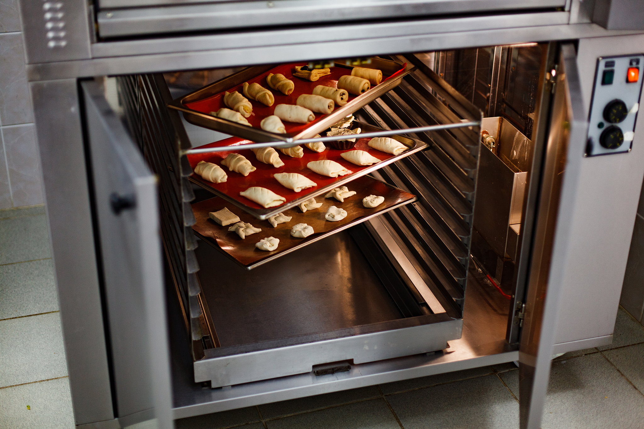 食堂商用万能蒸烤箱的功能