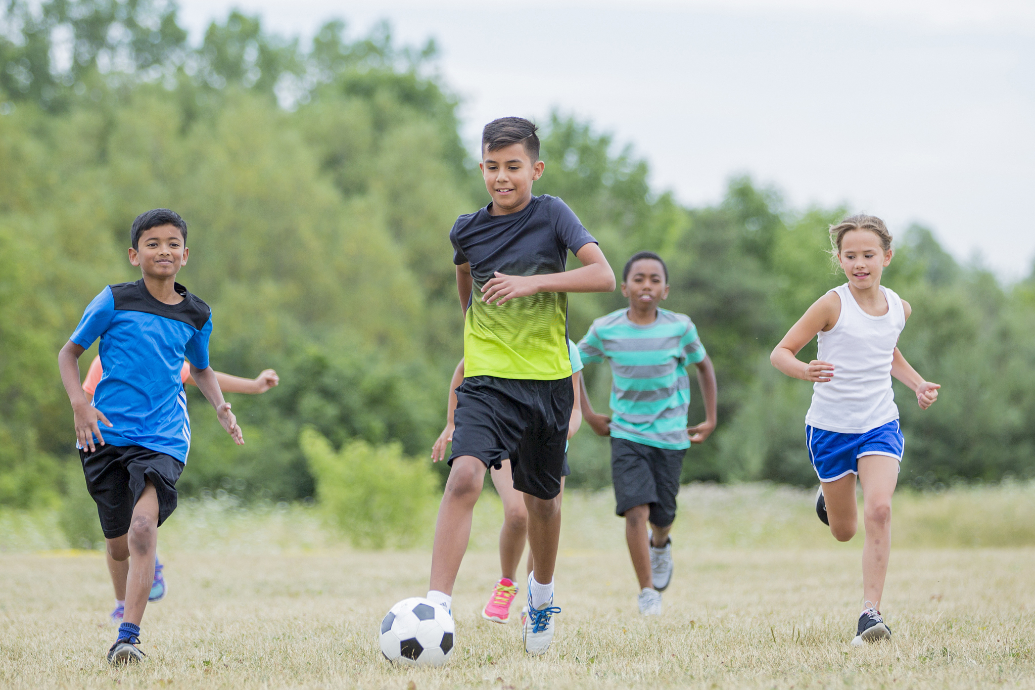 请设置一篇完整的问卷内容问卷目的：为了解小学生参与足球训练特征