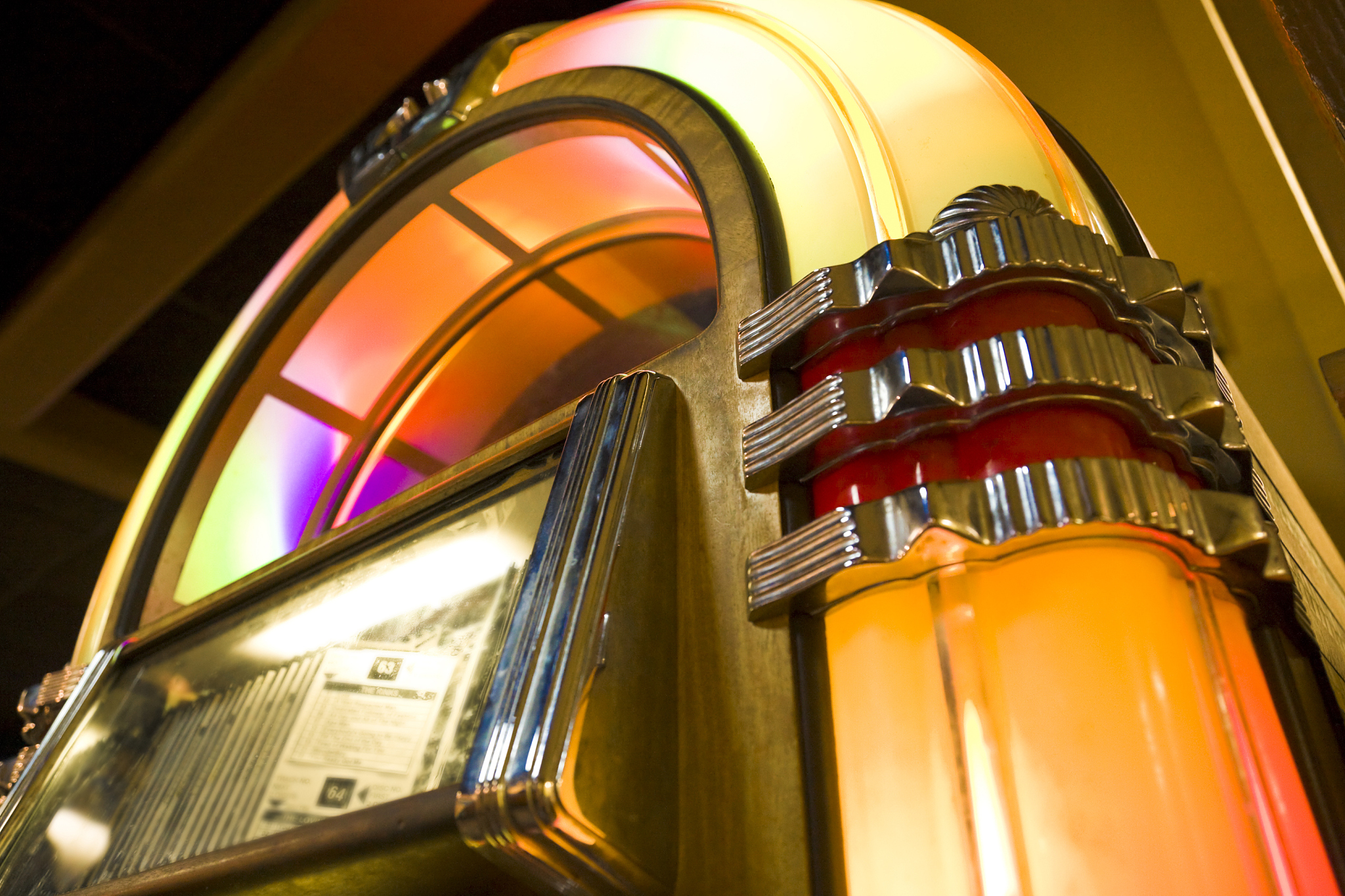 岁月独行 - 一首表达怀旧和独立的摇滚歌曲