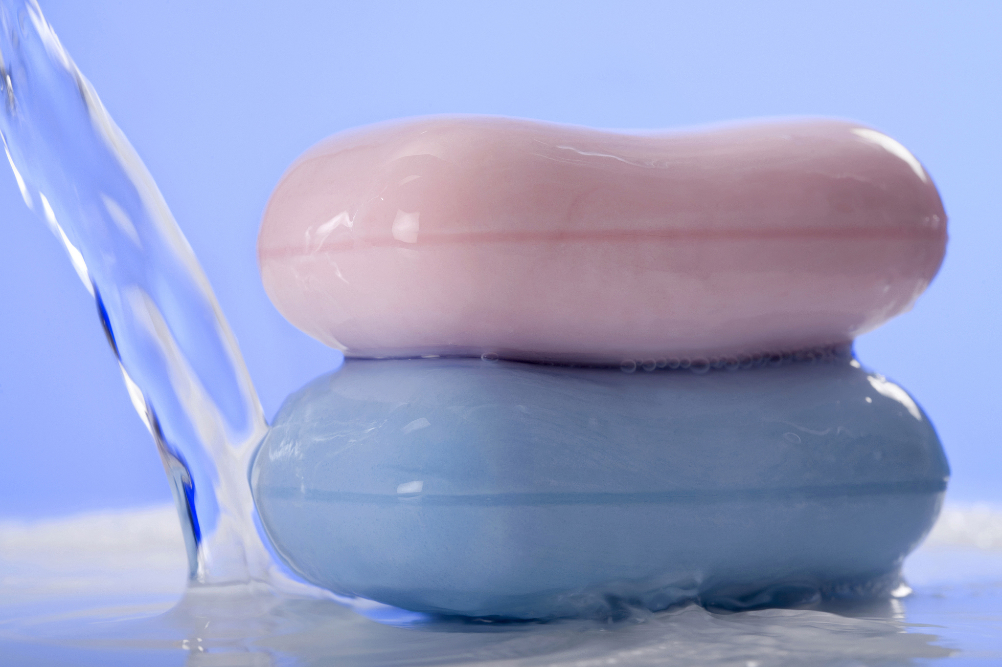 男性多久自慰一次合适这个问题没有一个固定的答案因为每个人的性需求和生理状况都不同。一般来说自慰的频率应该是适合自己的身体和生活方式的。如果自慰过于频繁可能会导致生殖器部位的过度刺激和疲劳甚至可能影响到日常生活和工作。如果自慰过于少可能会导致性欲累积和不适感。因此建议男性根据自己的感觉和需要来确定自慰的频率。继续