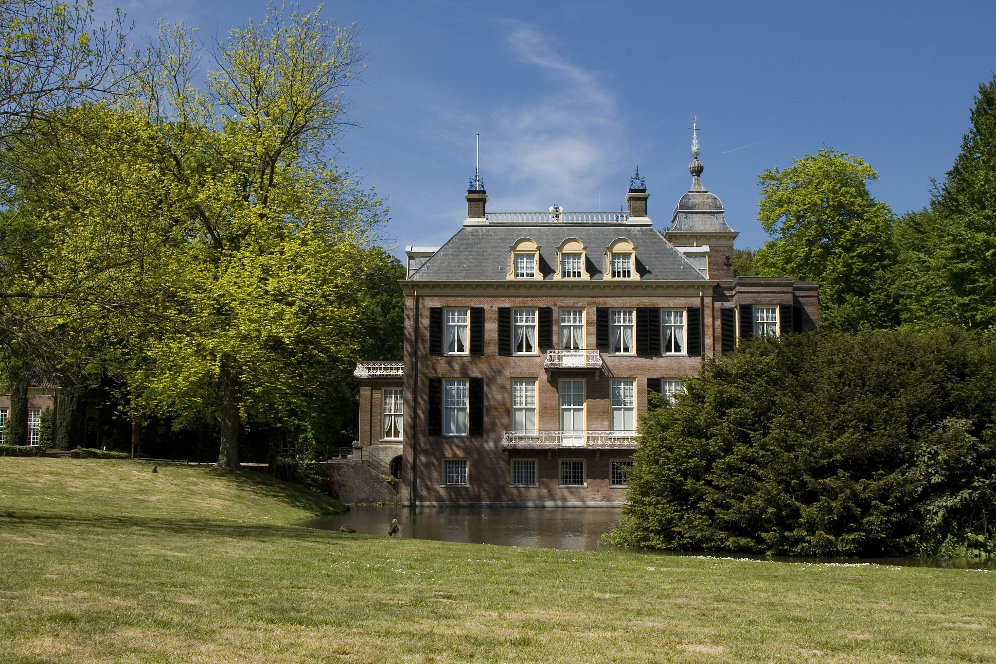 SQL语句分析：住院费用统计，包含西药费、中成药费、挂号费等