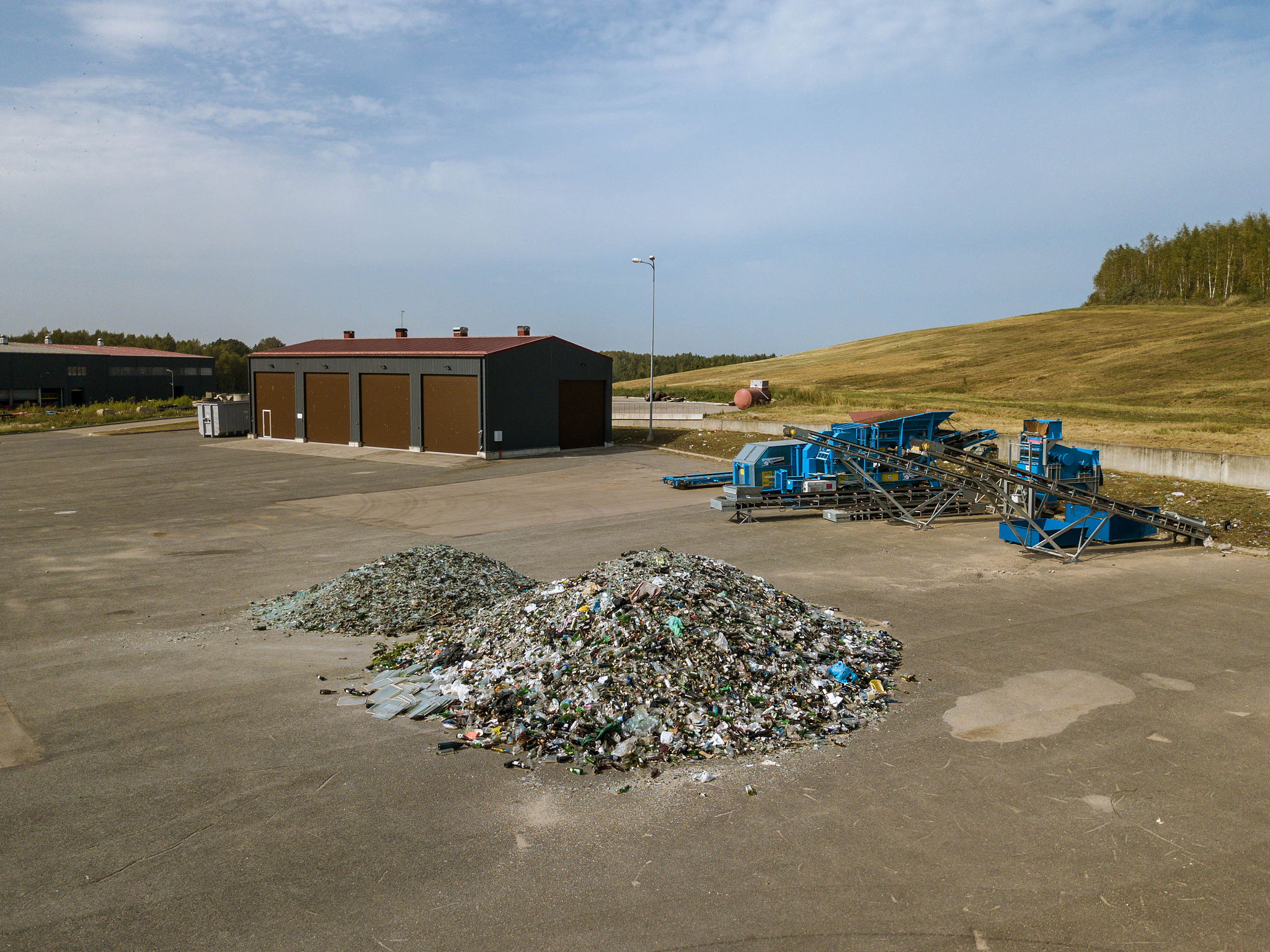 高寒高海拔与夏热冬暖地区固体废弃物建材及应用技术比较研究
