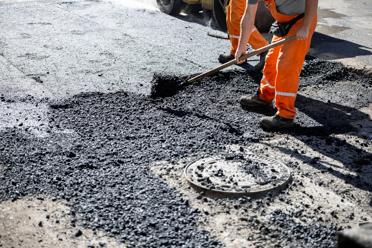 新鲜沥青气味：施工现场的标志性气味及健康风险