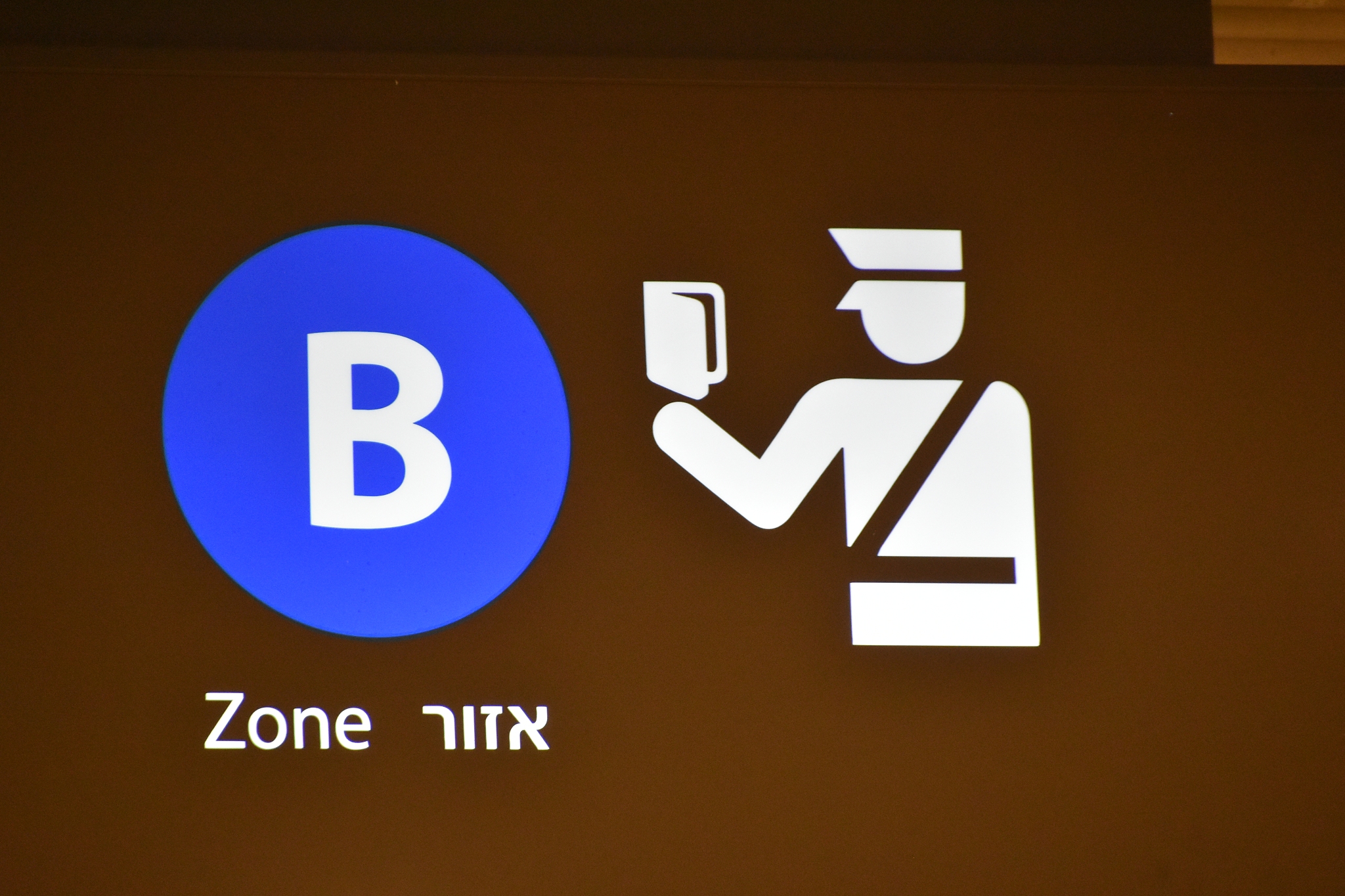 写一段关于混沌同步近些年的国内外研究进展