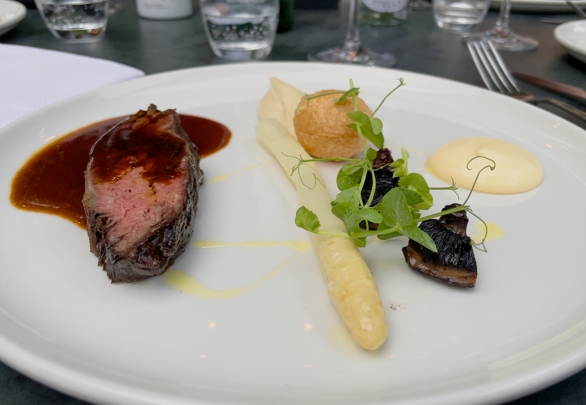 奢享盛宴：一道来自AI的米其林三星级西餐菜单