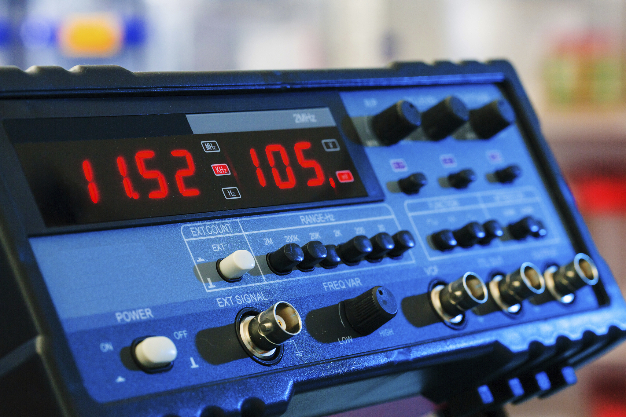 ESP32 基于MQTT的温湿度和电压监测系统