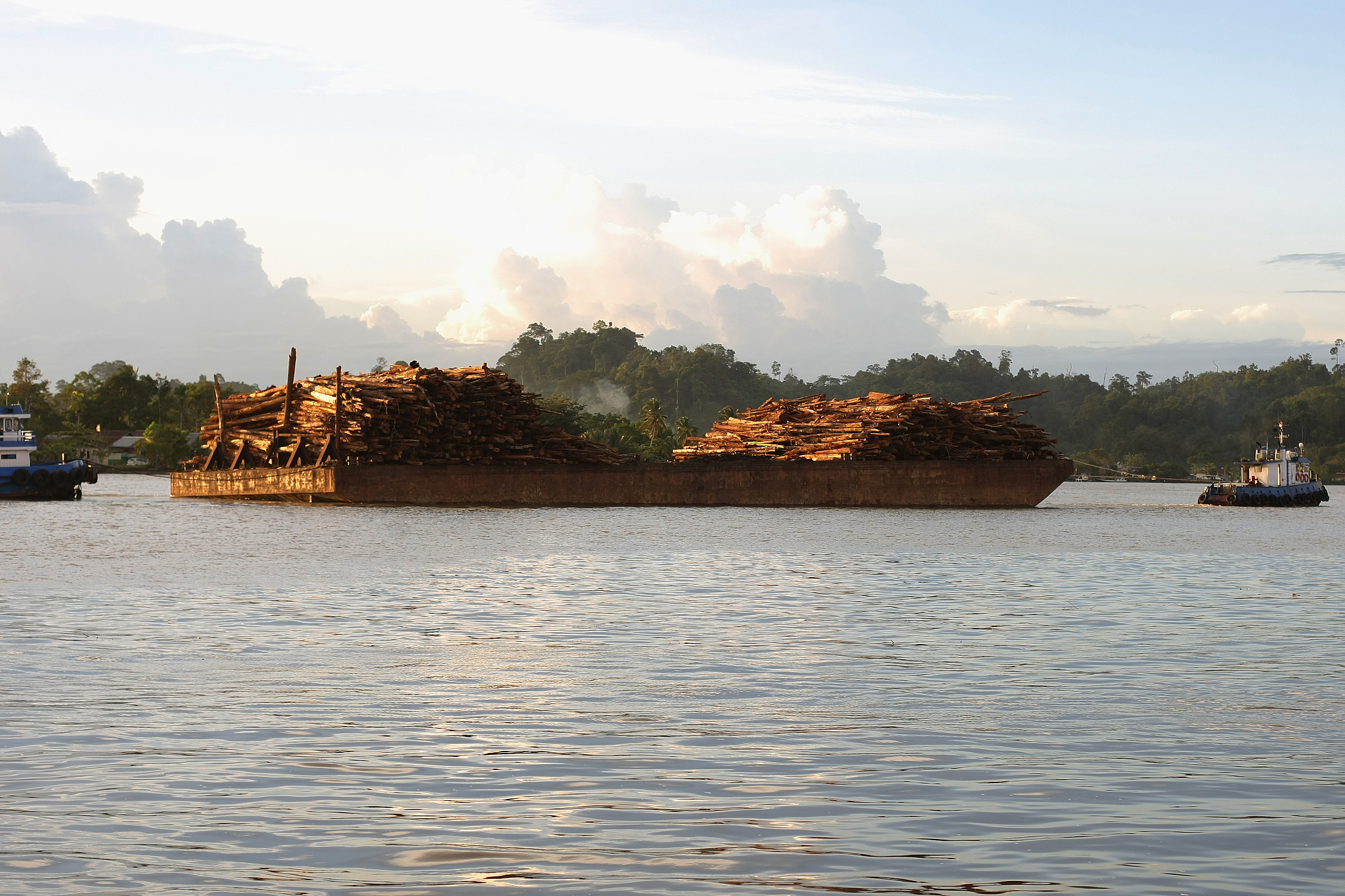 如何用故事性的语言描述海轮靠驳作业