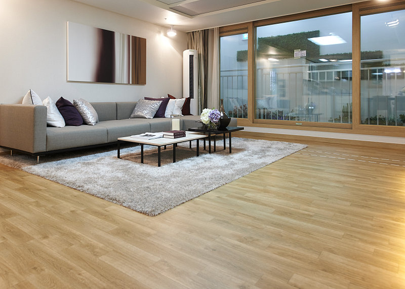 实木地板企业自产地板装修宿舍 增值税会计分录解析