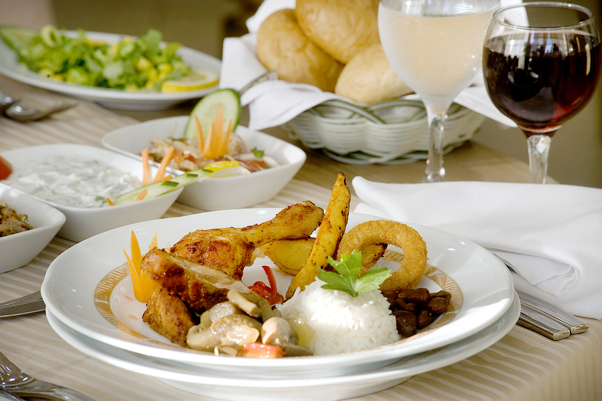 fried chicken served with red wine